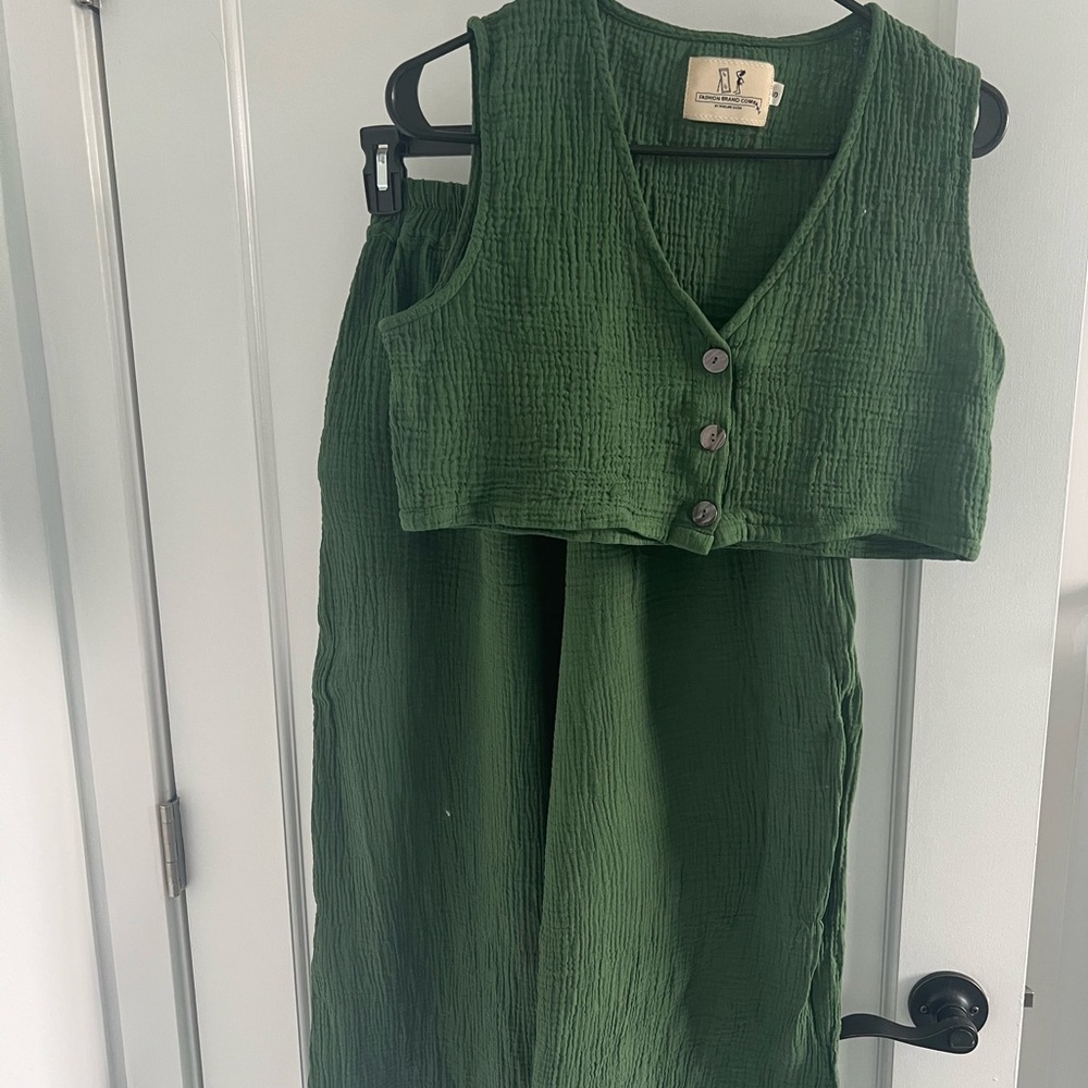Fashion Brand Company crop with airy pants in green, Small